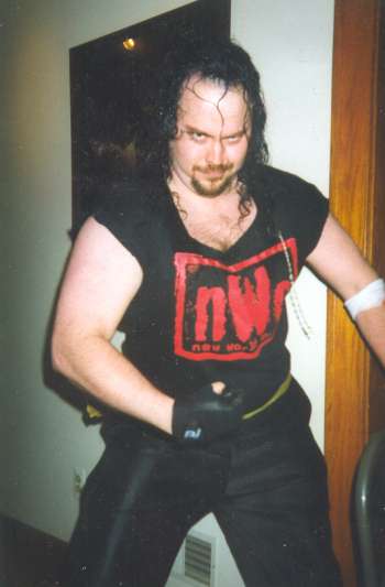 WrestlingWeasel.jpg (15975 bytes)